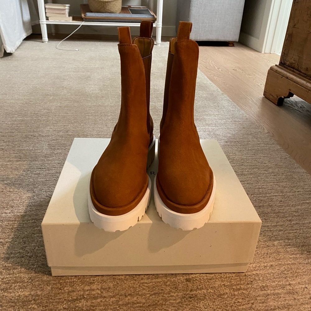 Dear Frances Tony boot. Size 37. NEW